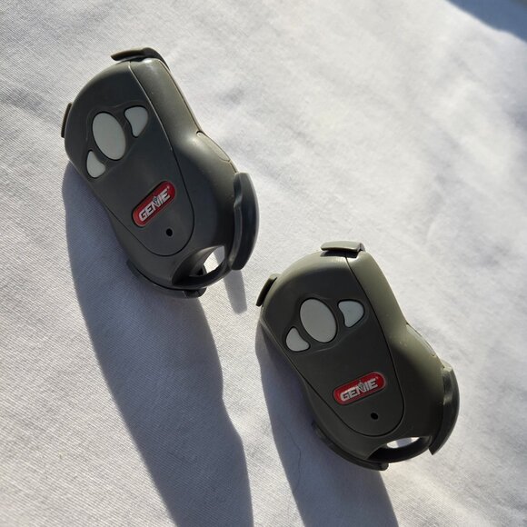 2 Genie GICT390 3-Button Garage Door Opener Remote w/ Visor Clip - Picture 1 of 4